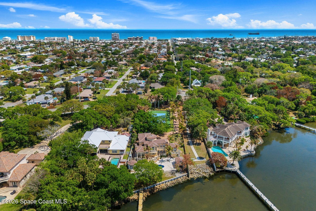 1000 N Riverside Dr