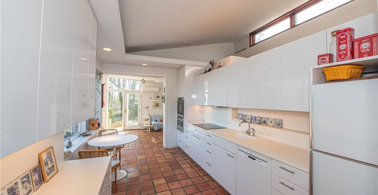210 Sunset Rd