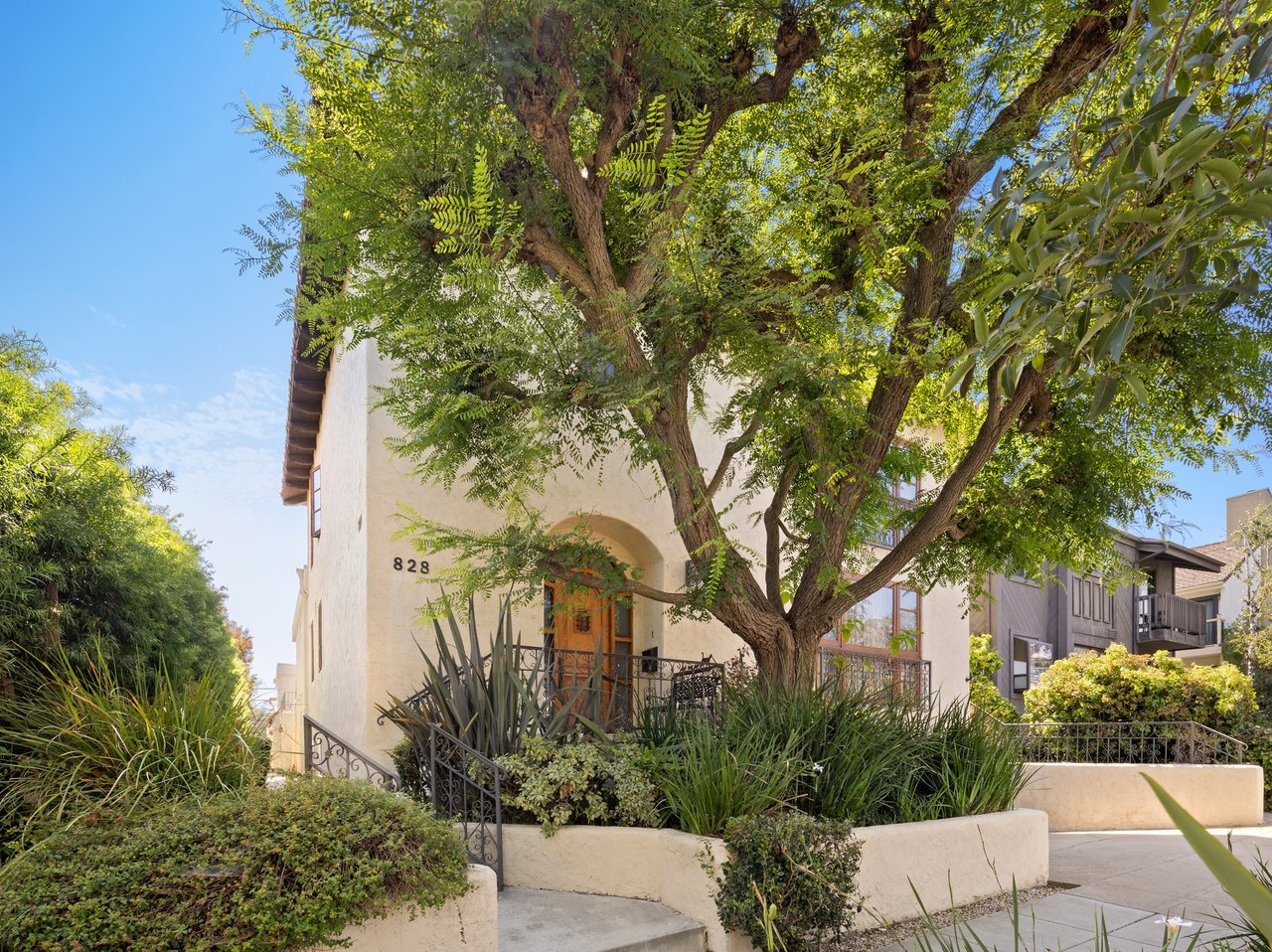 6 Units on 828 16th Street