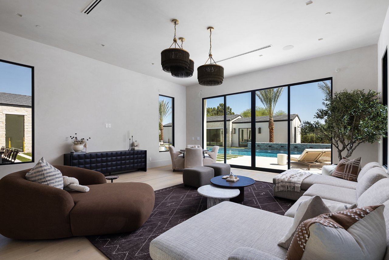 5717 E VIA LOS RANCHOS