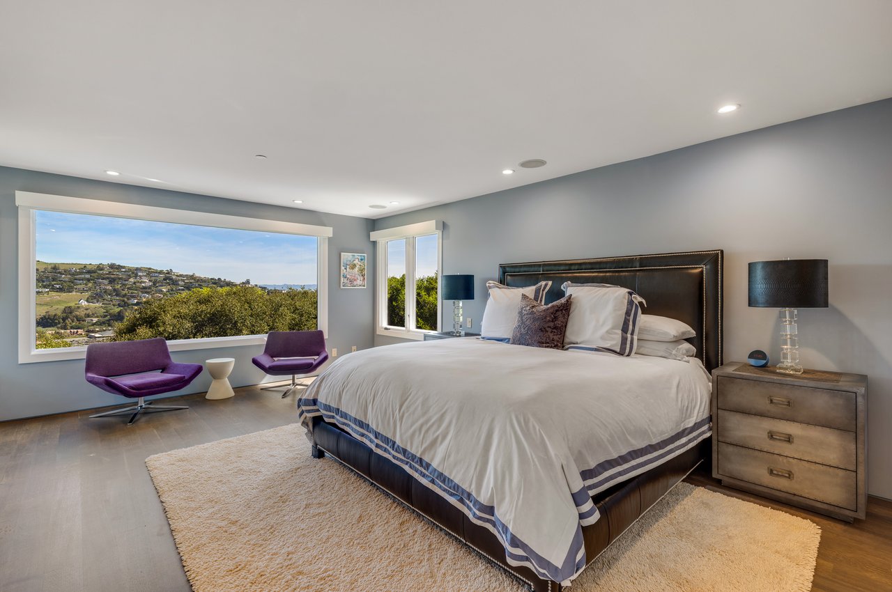 Chic and Stylish on Belvedere Island