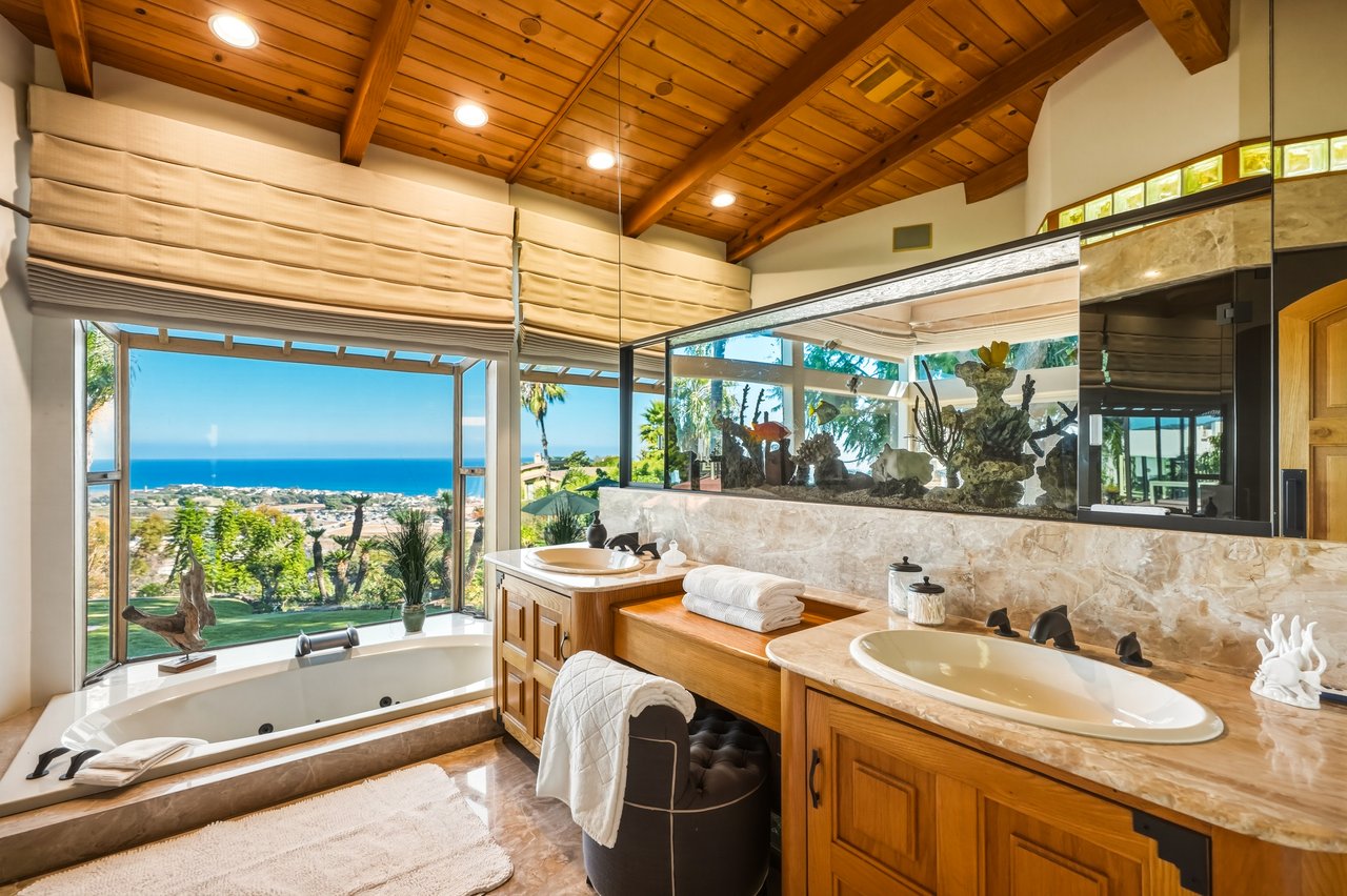 3400 Coast View Dr