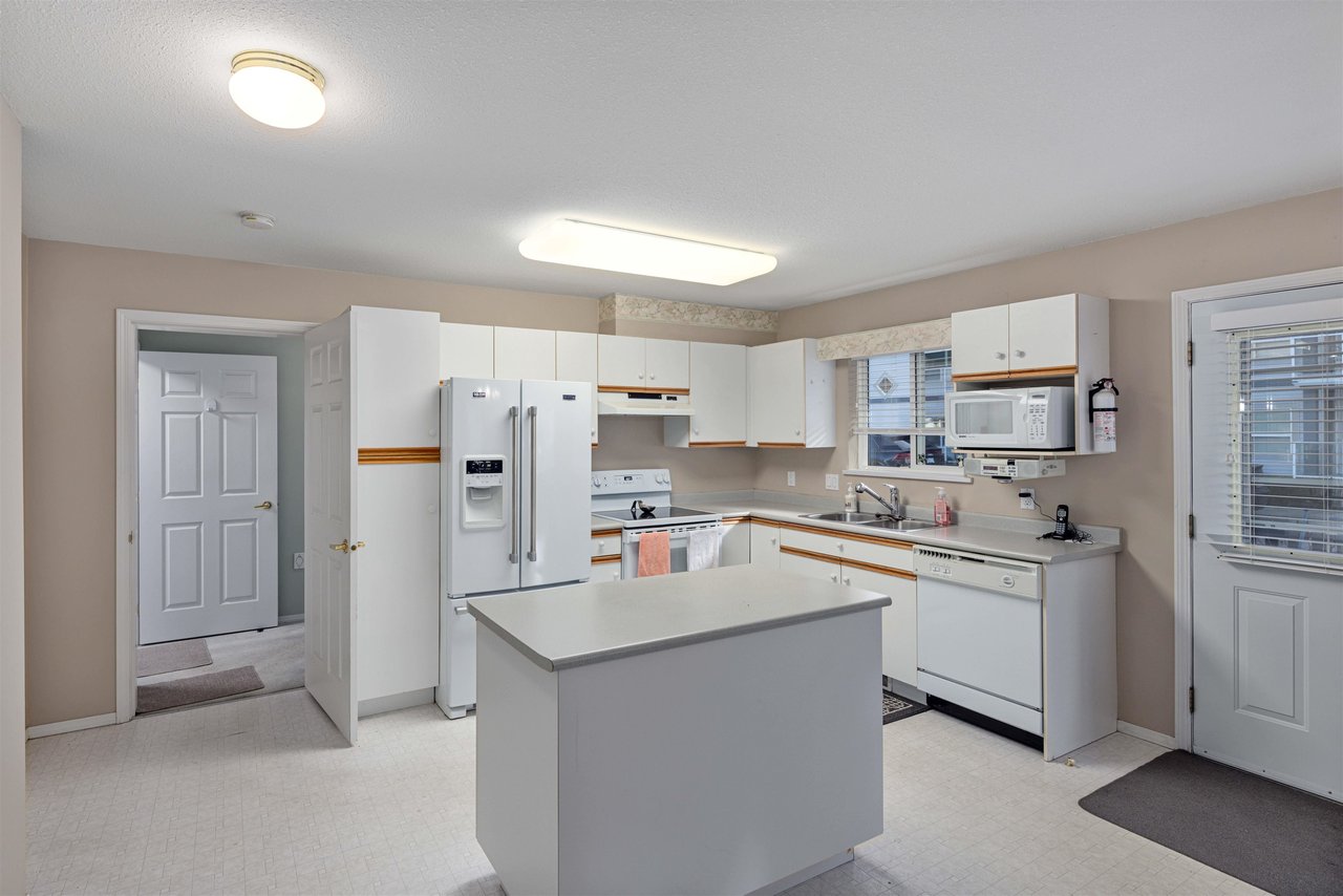 6-1201 Pemberton Ave