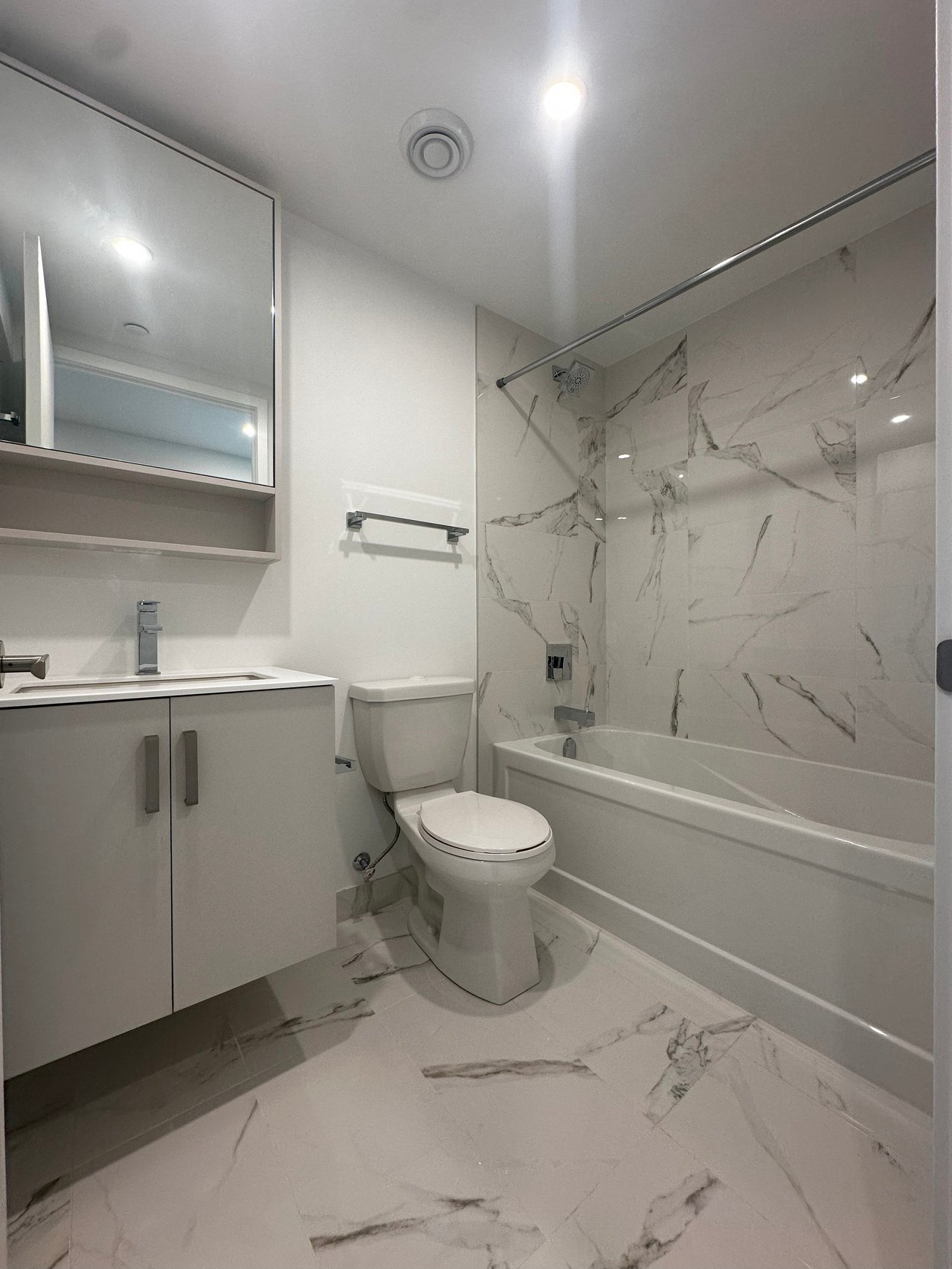 88 Queen St E #3508, Toronto