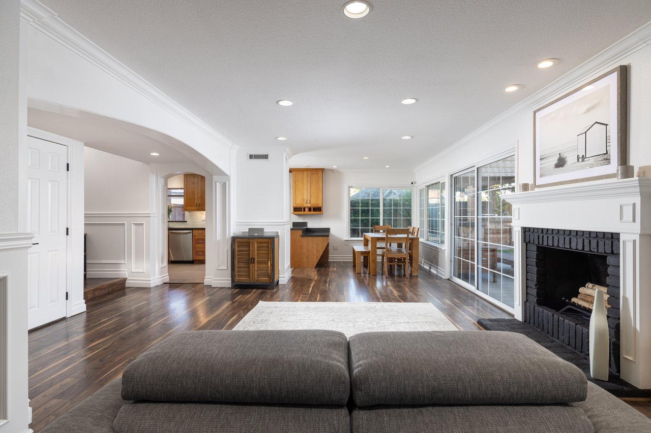 23965 Carrillo Dr