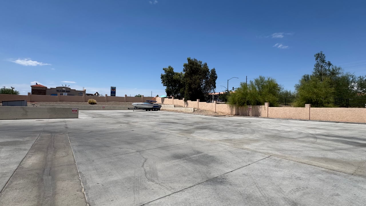 1650 Smoketree Ave S 121 (Rotary Beach/Park)