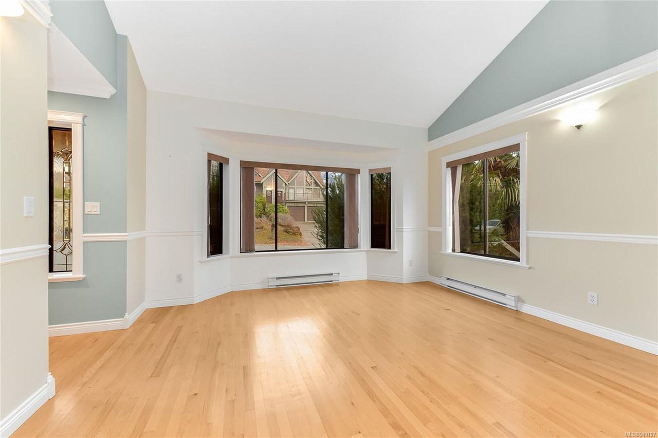 879 Denford Cres