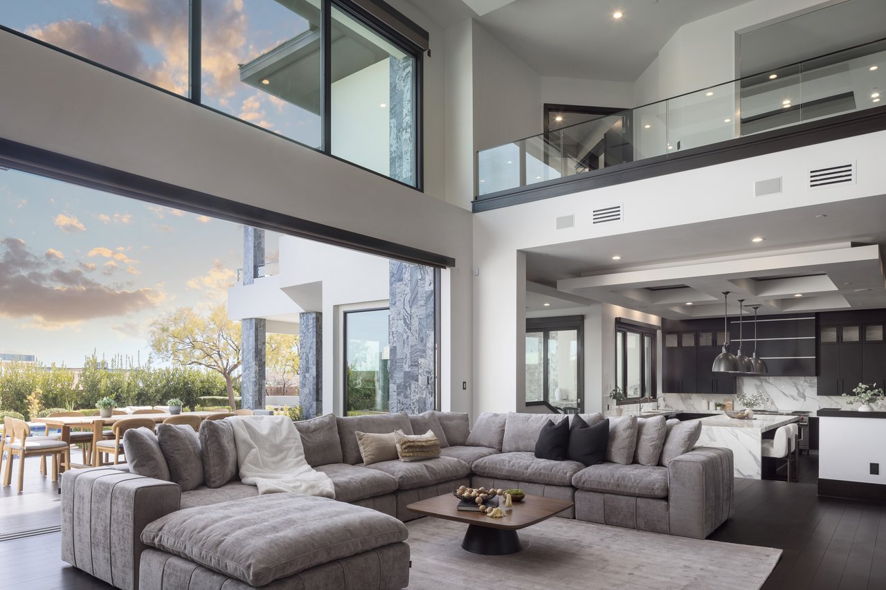 6 Bright Hollow Court