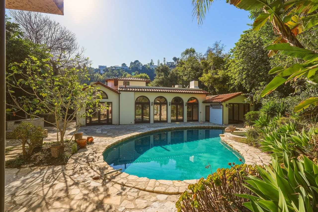1260 Roscomare Rd
