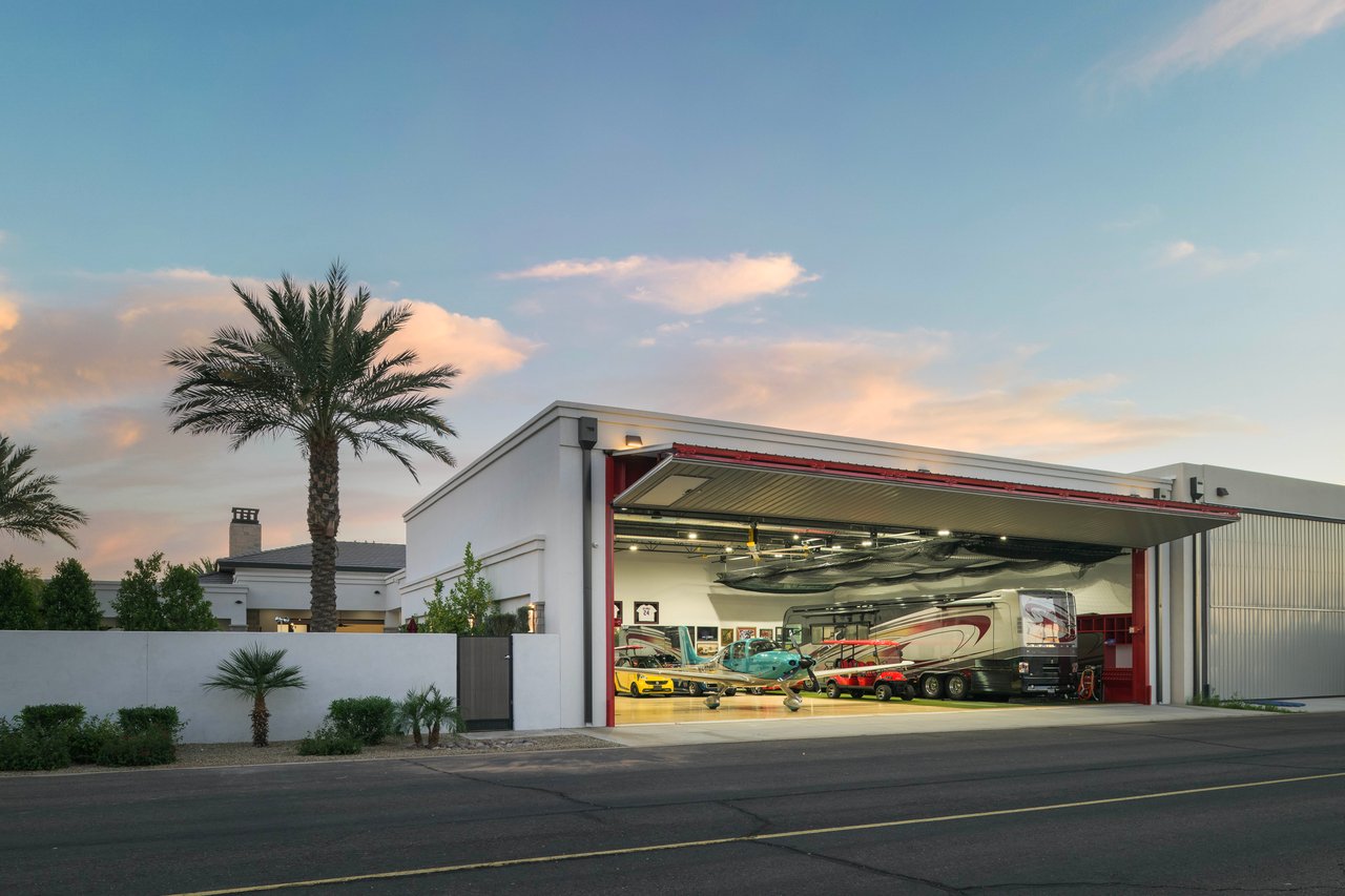 A Pilot's Guide to Taxiway-Access Homes Near Scottsdale Airpark
