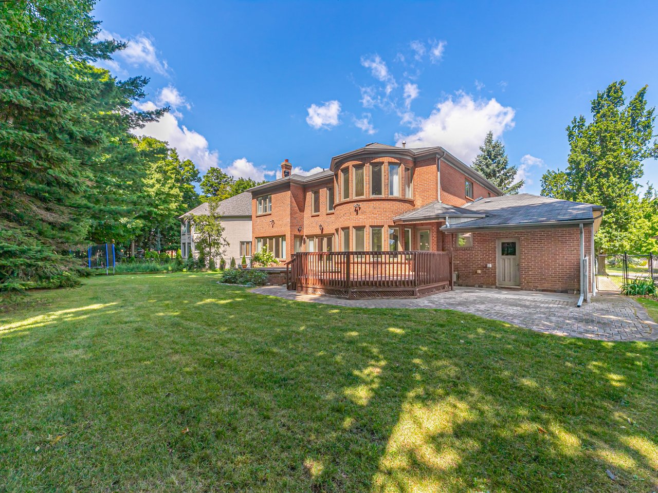 10 Edmund Crescent