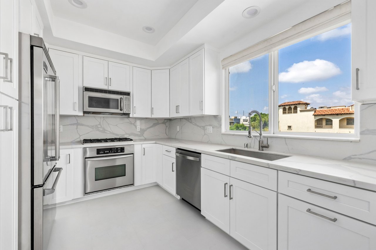 1540 S Bentley Ave Unit: 402