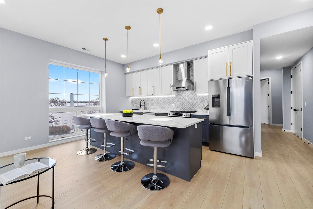 5830 N Lincoln Ave Chicago, IL 60659