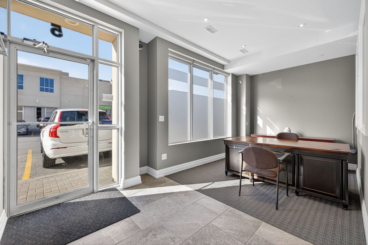 5 - 16945 Leslie St, Newmarket