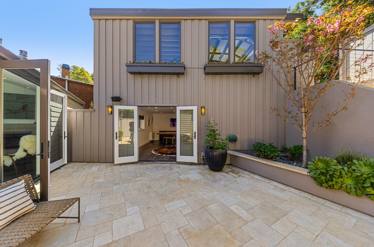 Chic and Stylish on Belvedere Island