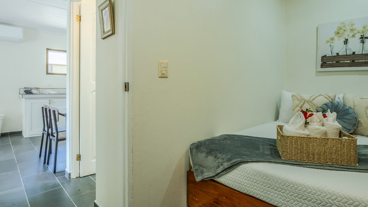 Tropical 3-Cabin Home with Pool and Gardens in the Heart of Uvita