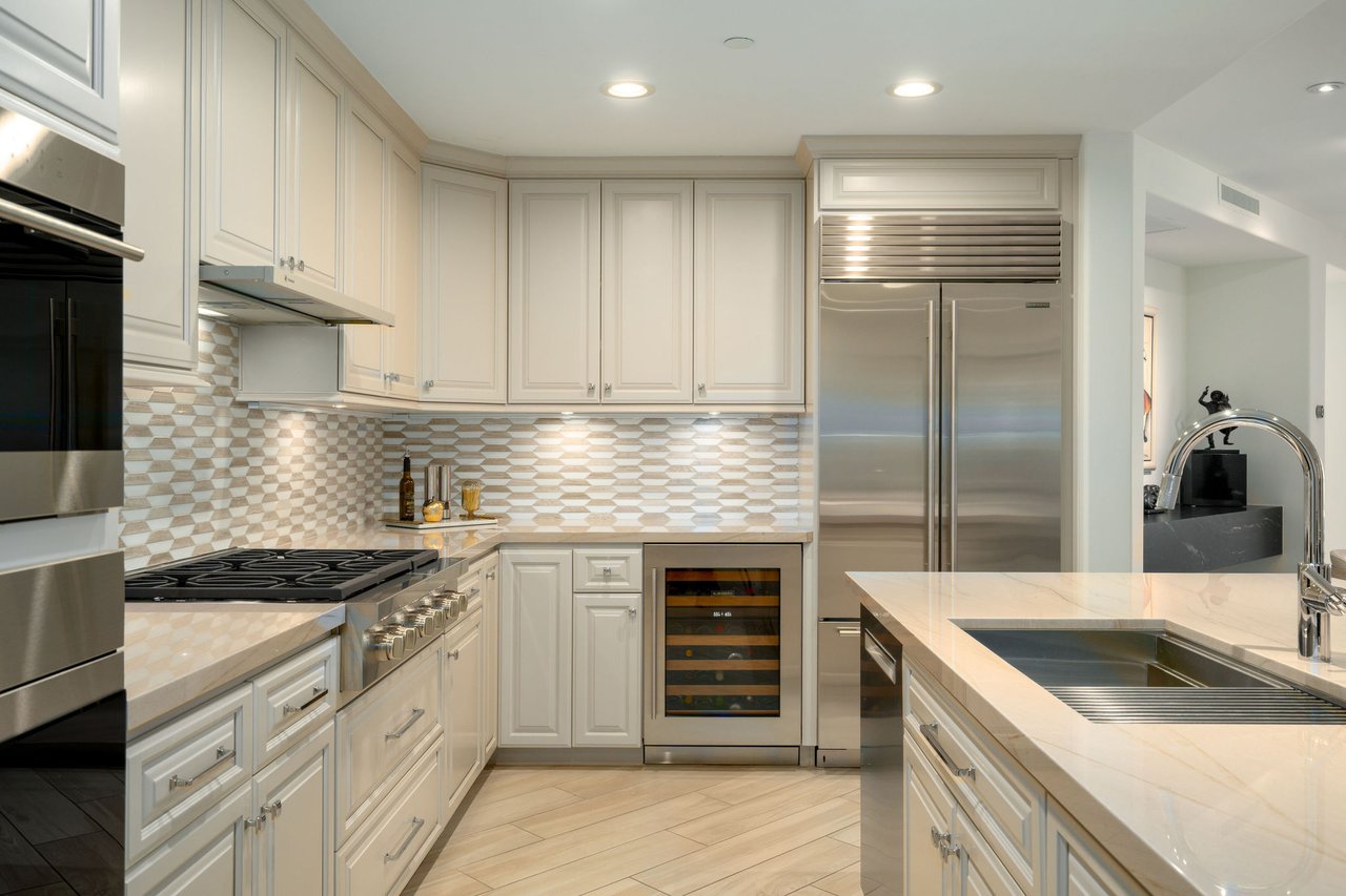 7175 E CAMELBACK Road, 301