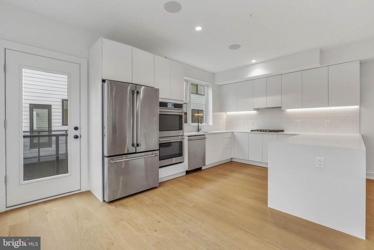 660 Fairmount Ave, Philadelphia, PA 19123