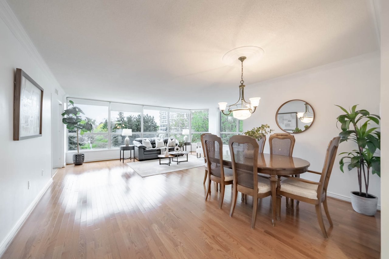 301-7300 Yonge Street 