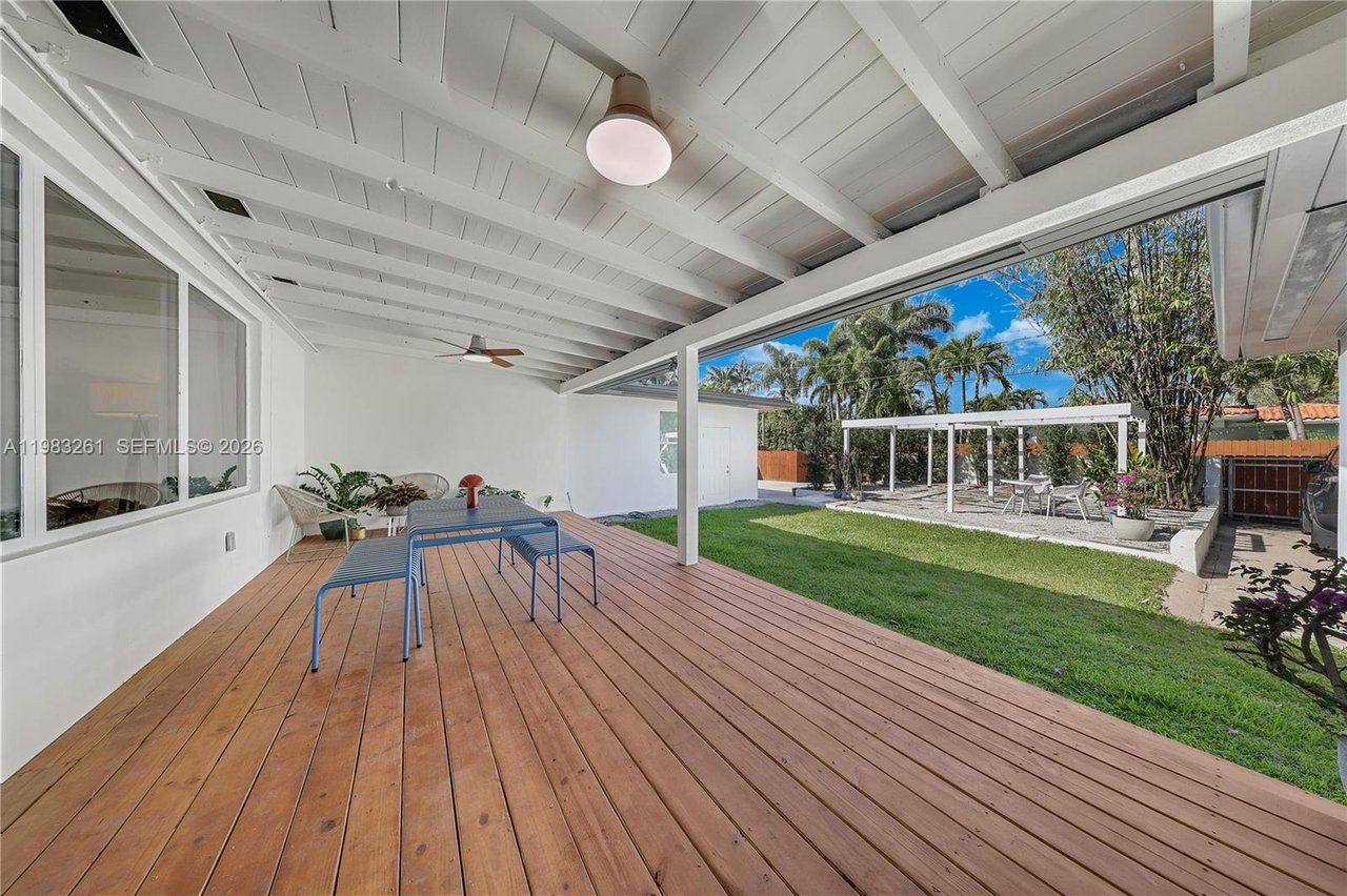 10610-ne-11-avenue-miami-shores-home-for-sale-backyard