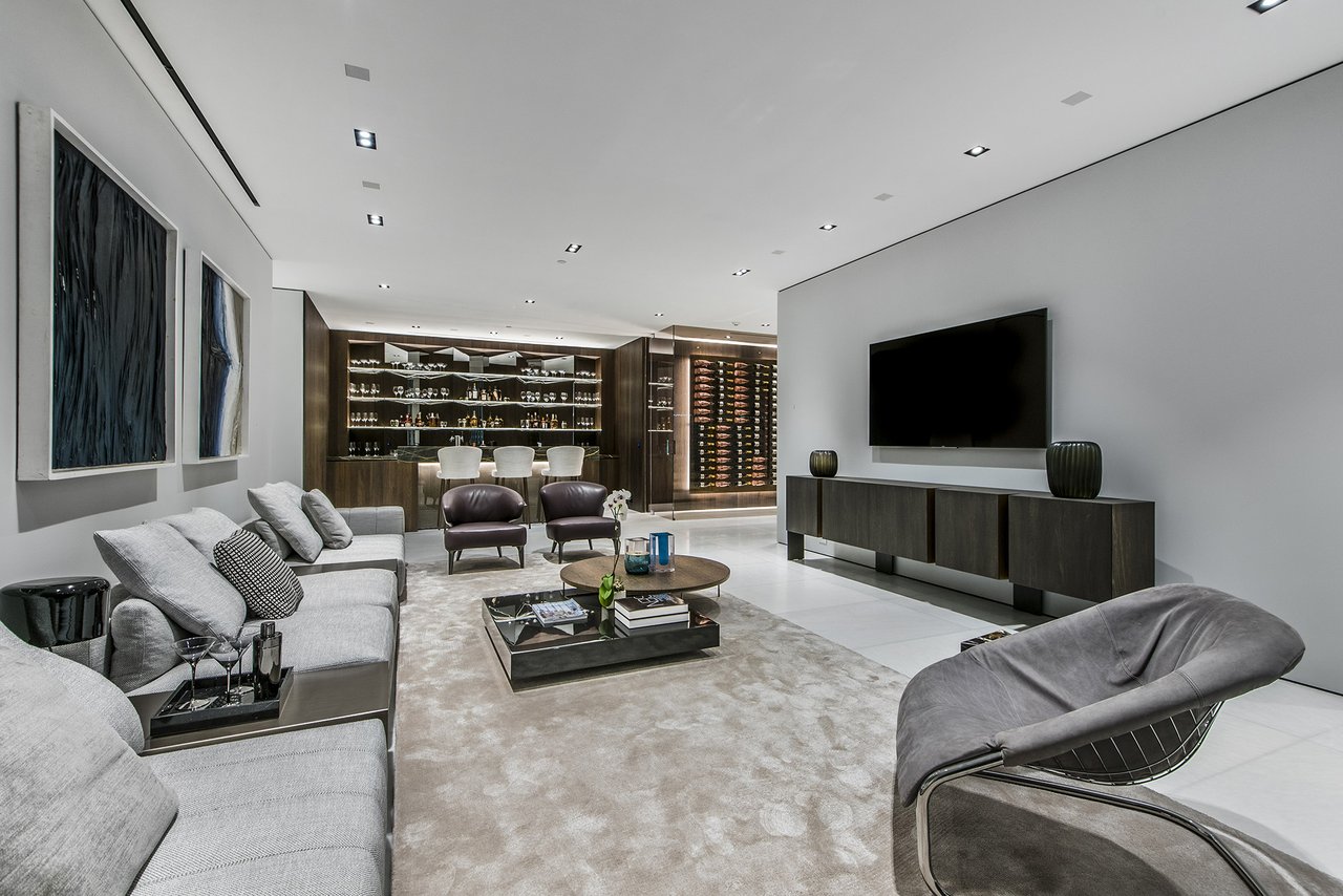 1677 N. Doheny Drive