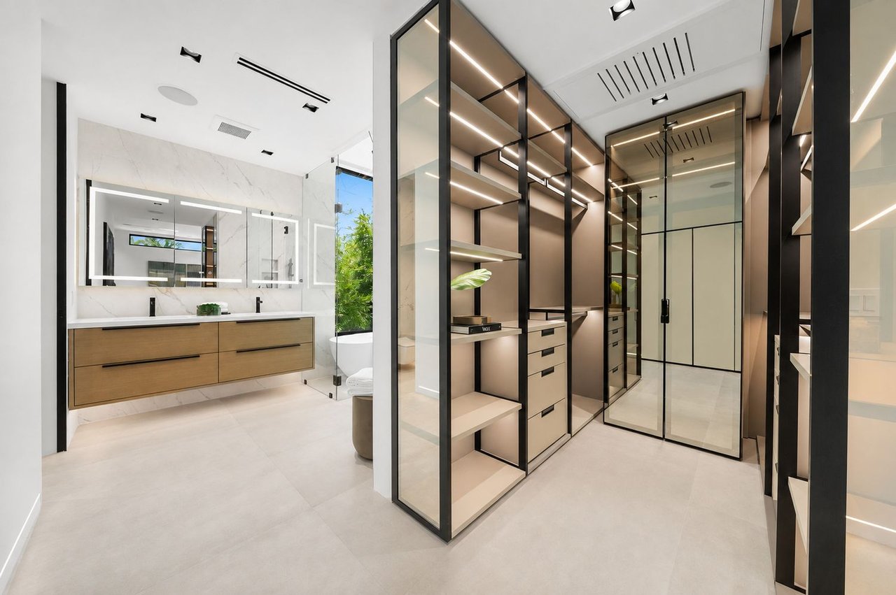 325 W 63rd St