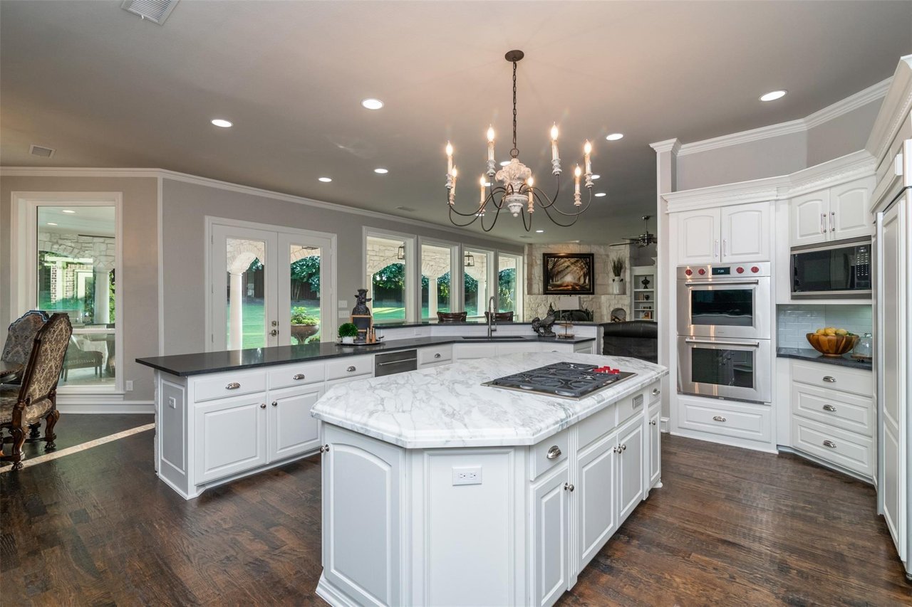 Exquisite Estate On 2.5 Acres - Heath, TX
