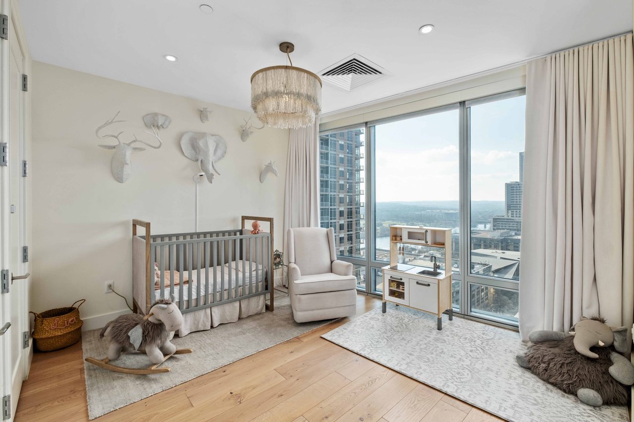 200 Congress Ave #18AE