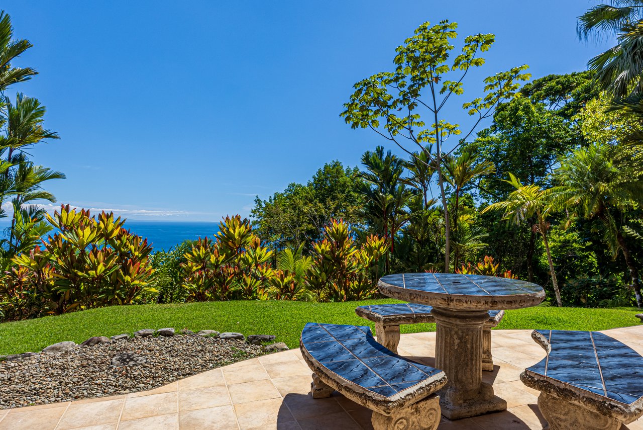 Nido Escondido, Playa Dominical