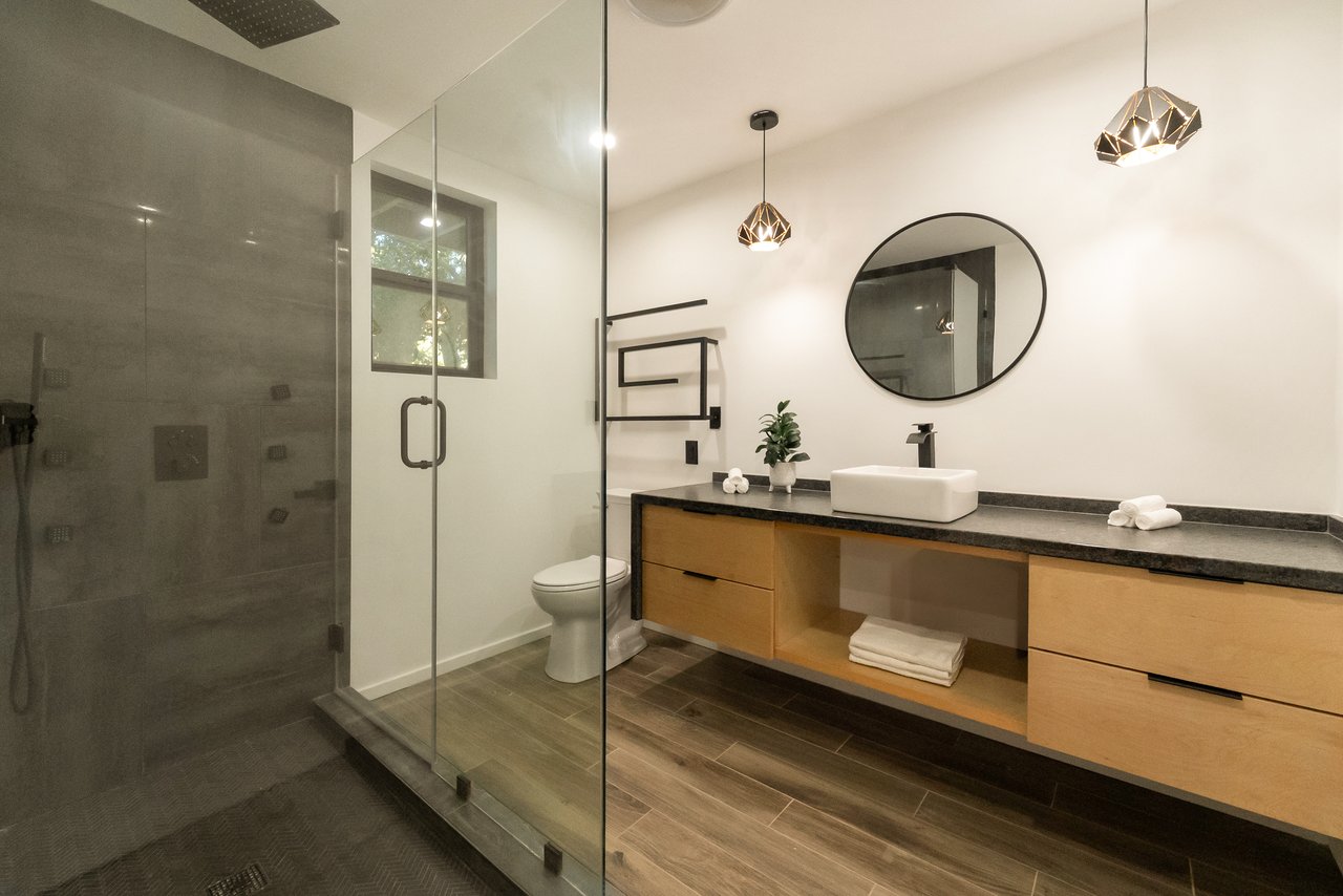 11587 Sunshine Ter, Studio City