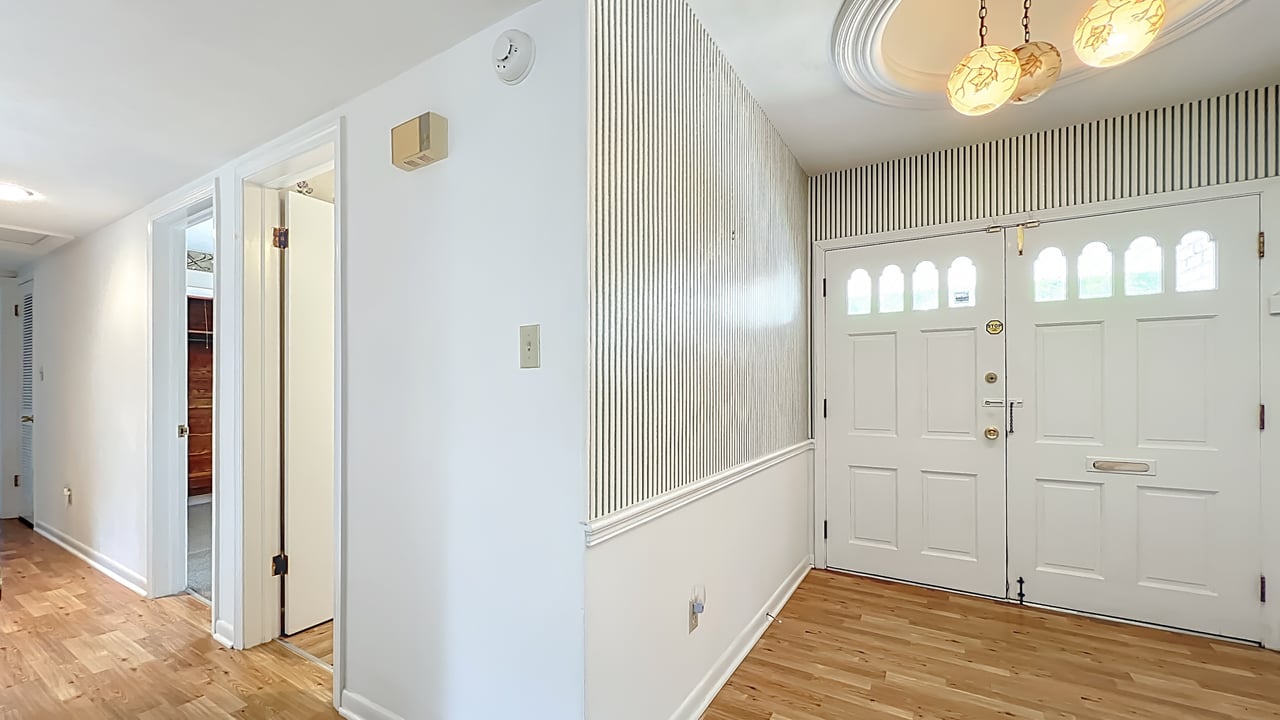 Mid-Century Modern 4-Bedroom in Dommerich Hills, Maitland