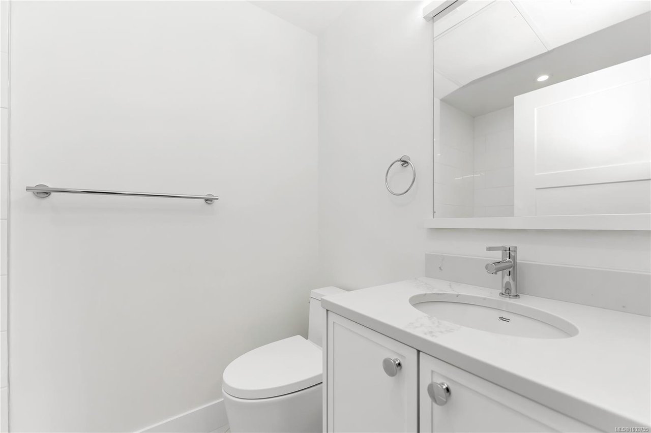 203 C-1224 Richardson St, Victoria
