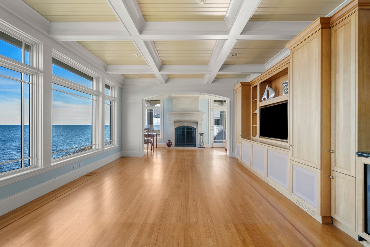 21 Circuit Ave, Scituate