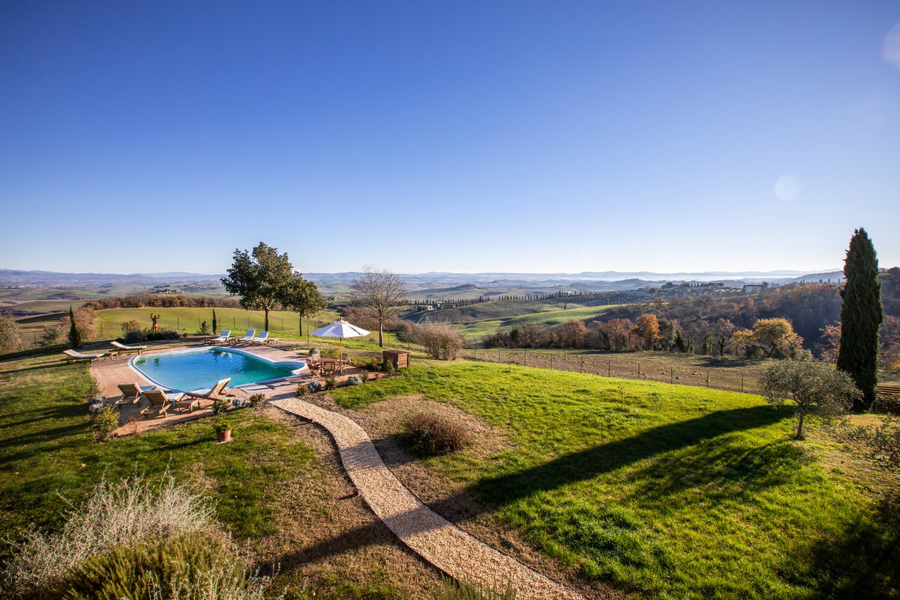 Country Luxury Home For Rent in Valdorcia