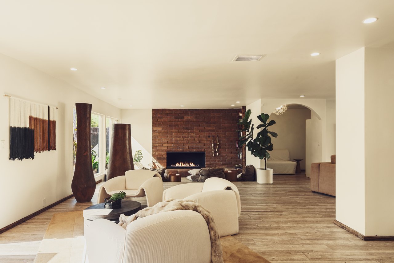 2533 La Condesa Dr, Brentwood
