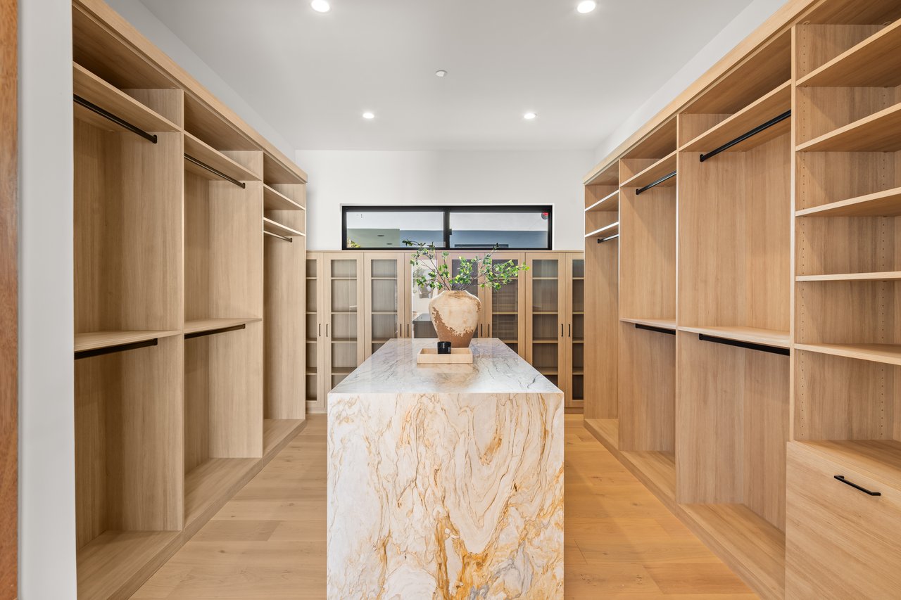 4732 Avenida Del Mar