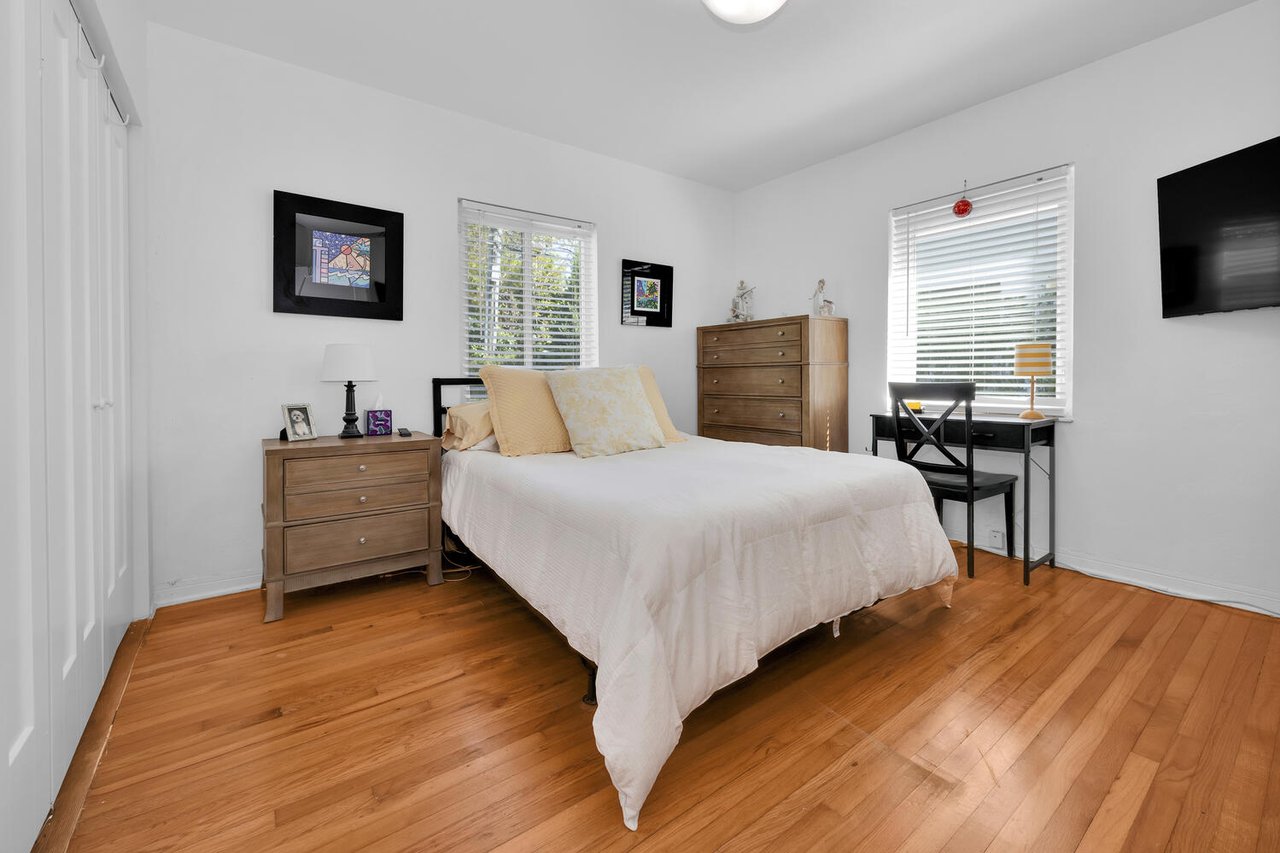 Charming Pool Home at 1005 Columbus Blvd