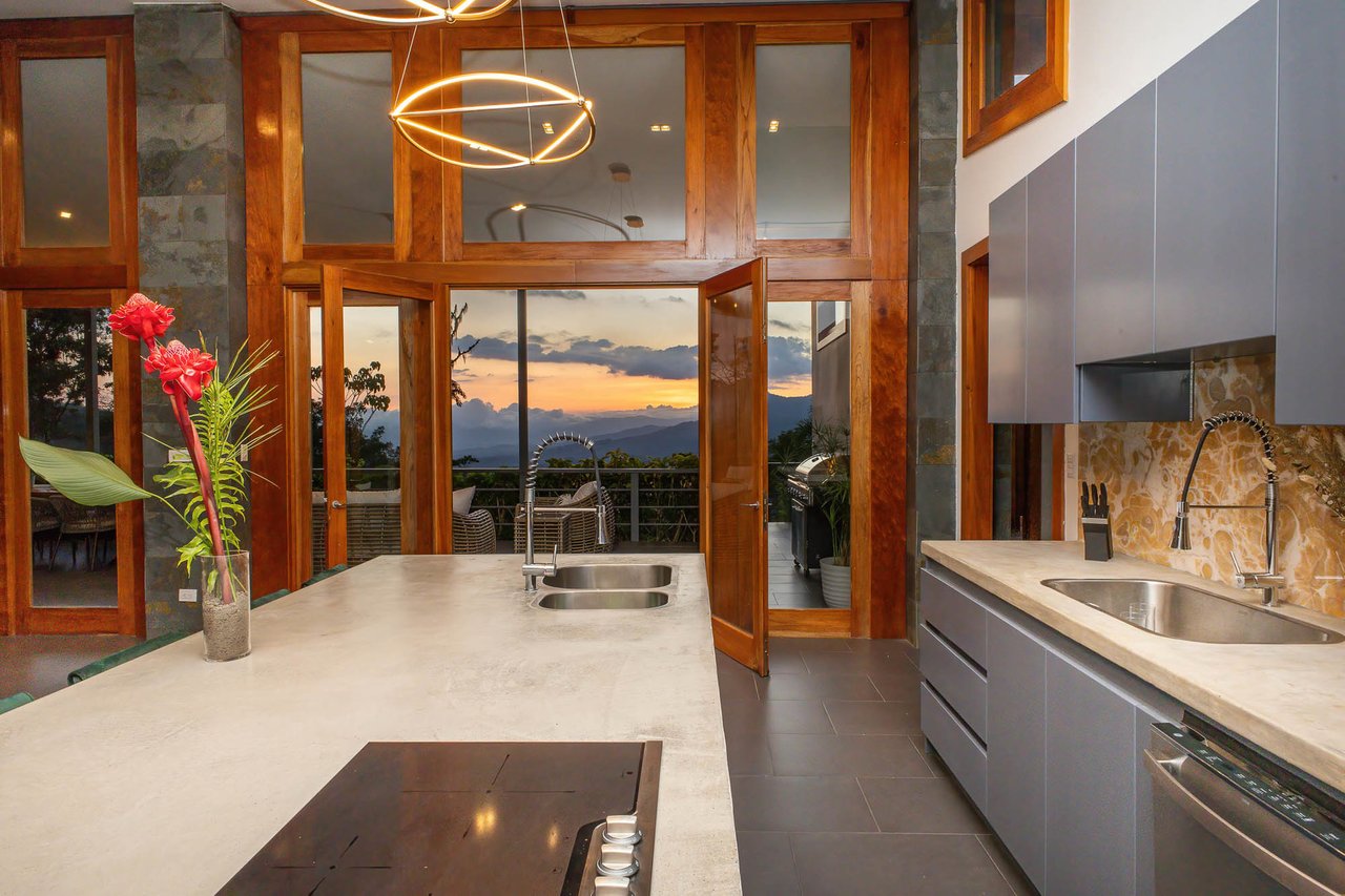 Luxurious Mountain Villa Retreat, Perez Zeledon, San Jose