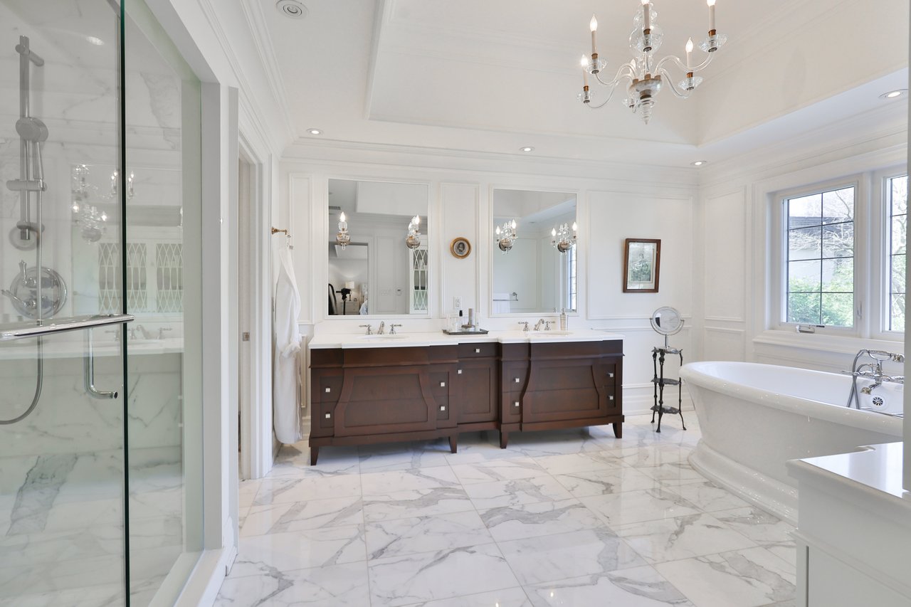 1497 Lakeshore Road W