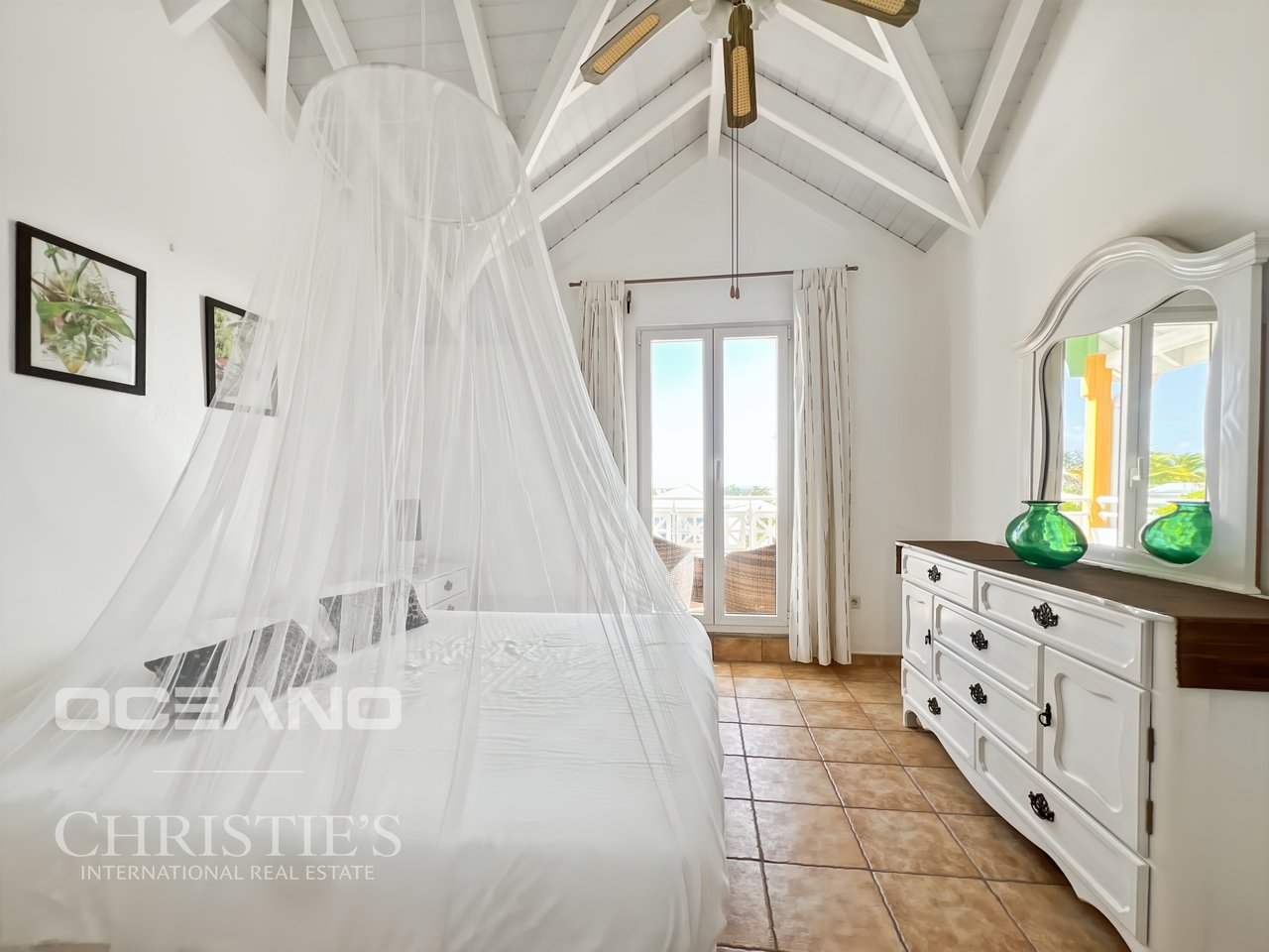 EXCLUSIVITE - 3 bedroom - swimming pool - 5' from the beach - OCEANO Christie's International Real Estate