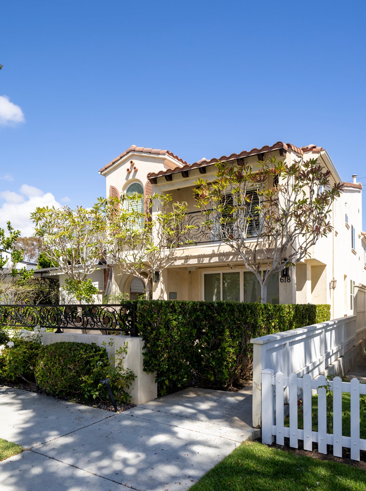 Furnished Lease in The Village