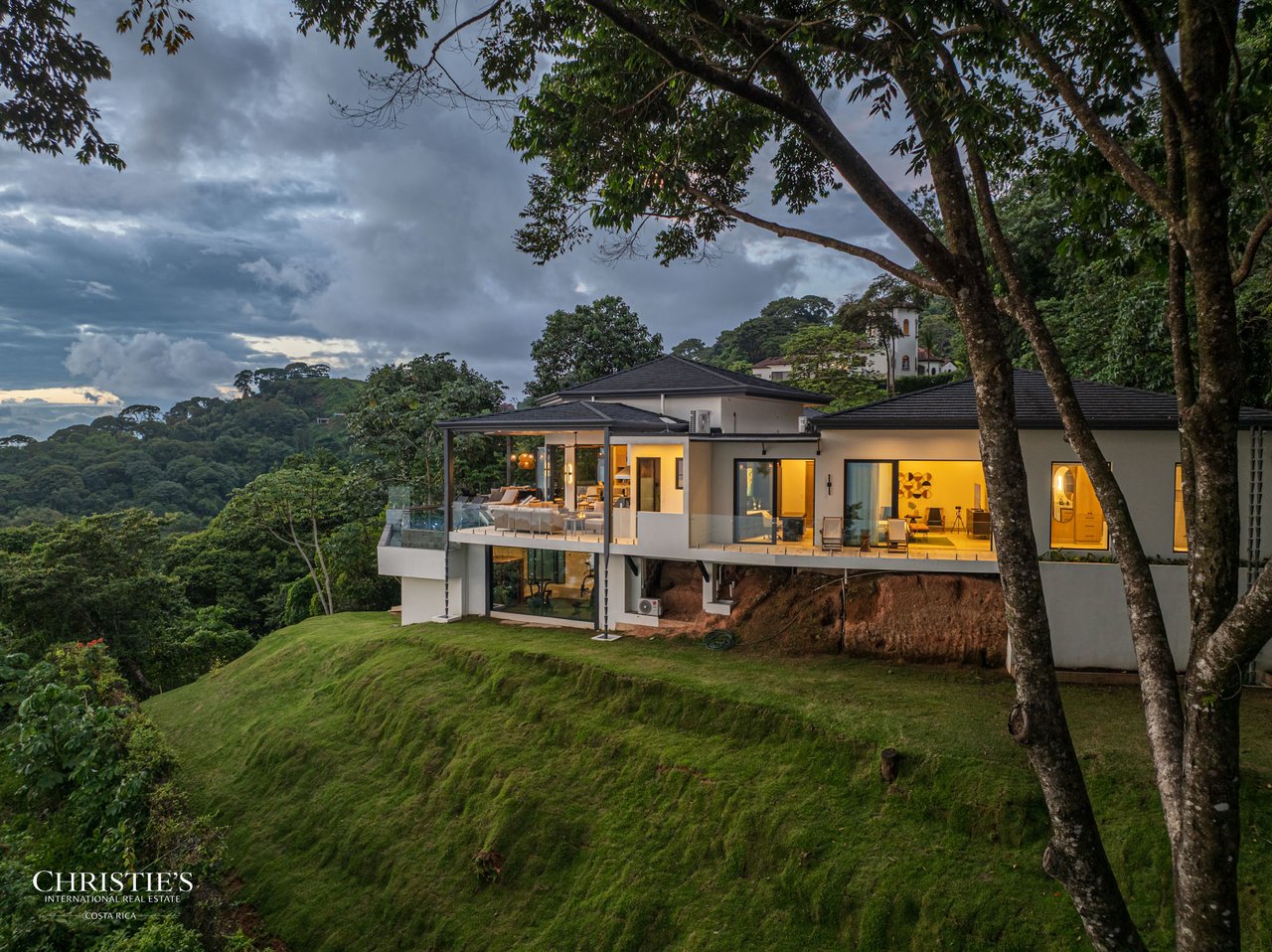 Luxury Estate in Escaleras — 5.5 Acres Majesty of Incredible Ocean Views 