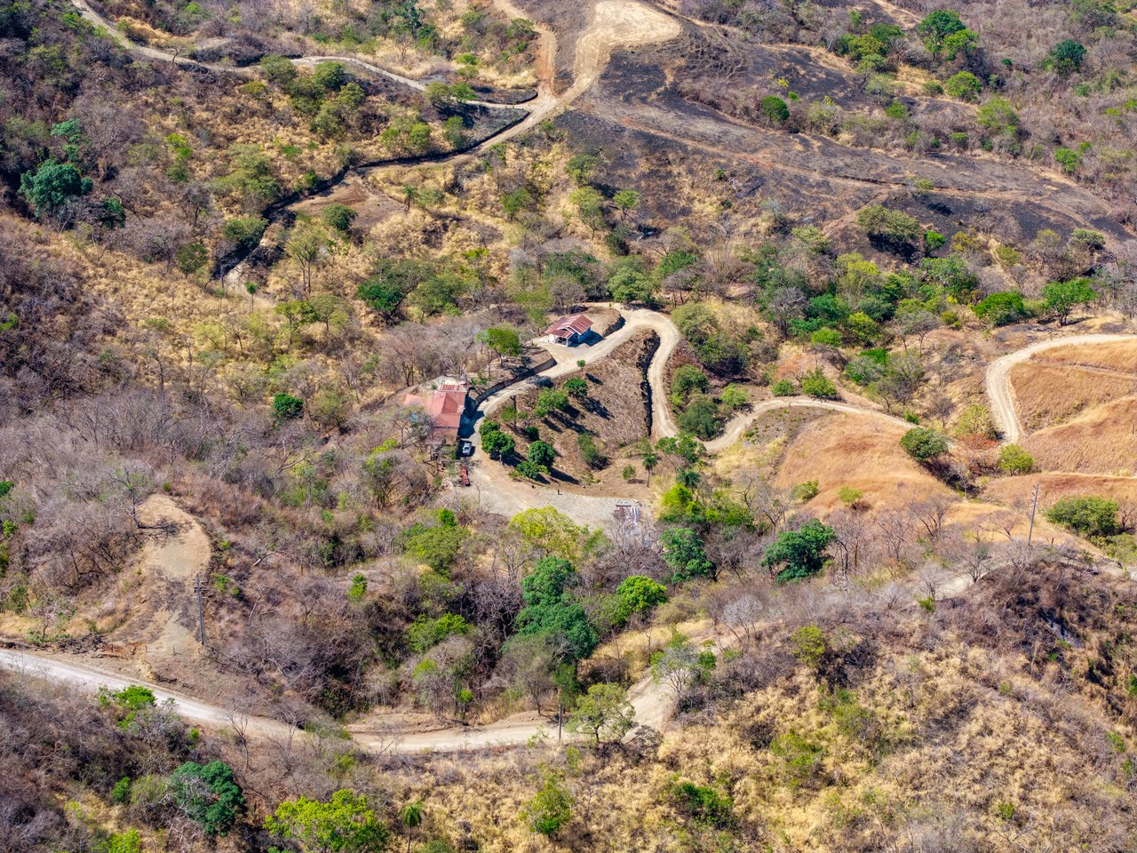 Finca Las Ventanas | Expansive Mountain View Estate Near Potrero