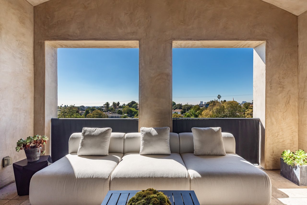 10210 Century Woods Dr, Century City