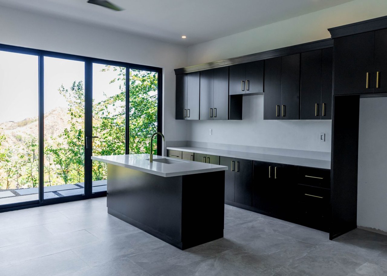 Luxury Living with Panoramic Ocean Views