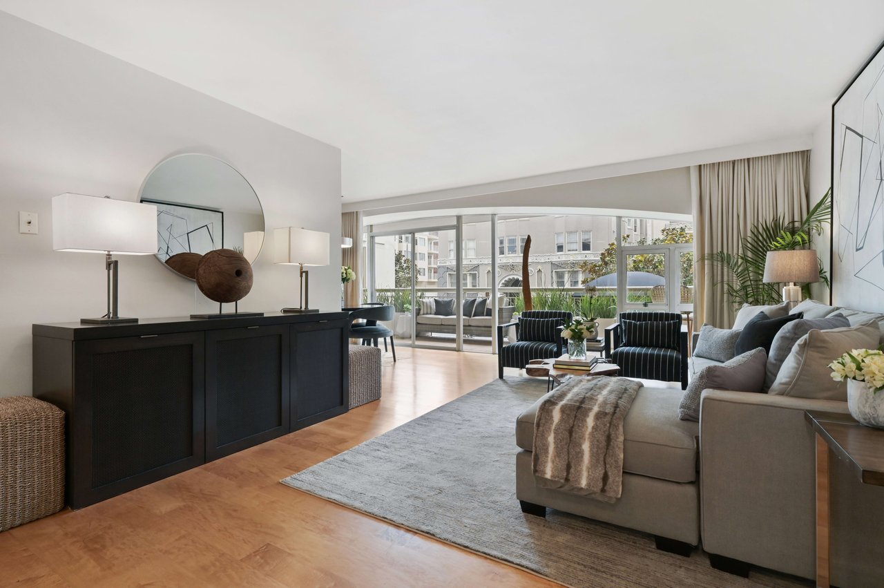 Large Condo & Terrace at 2200 Pacific