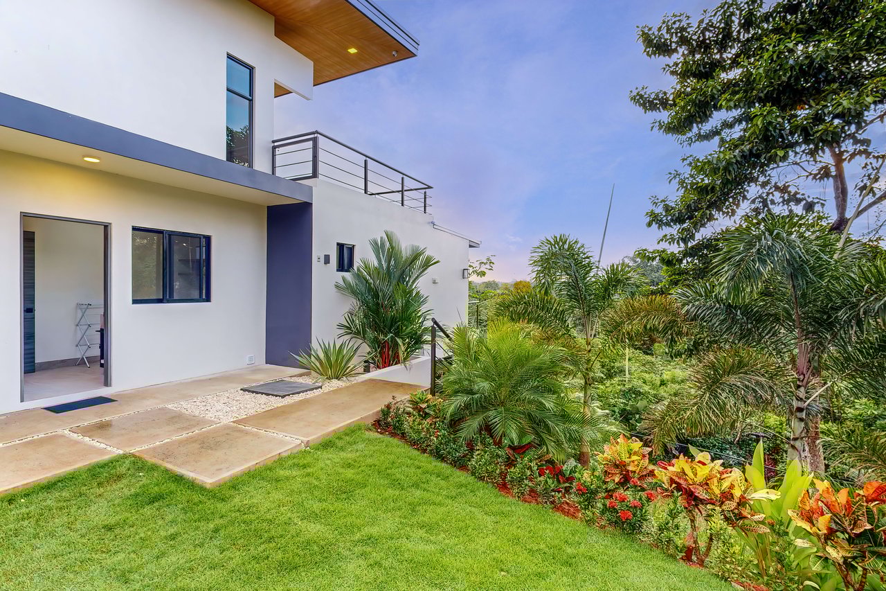Casa Palma, Brand New Luxury 3 bedroom, 4 bathroom home with Amazing Sunset View in Quepos