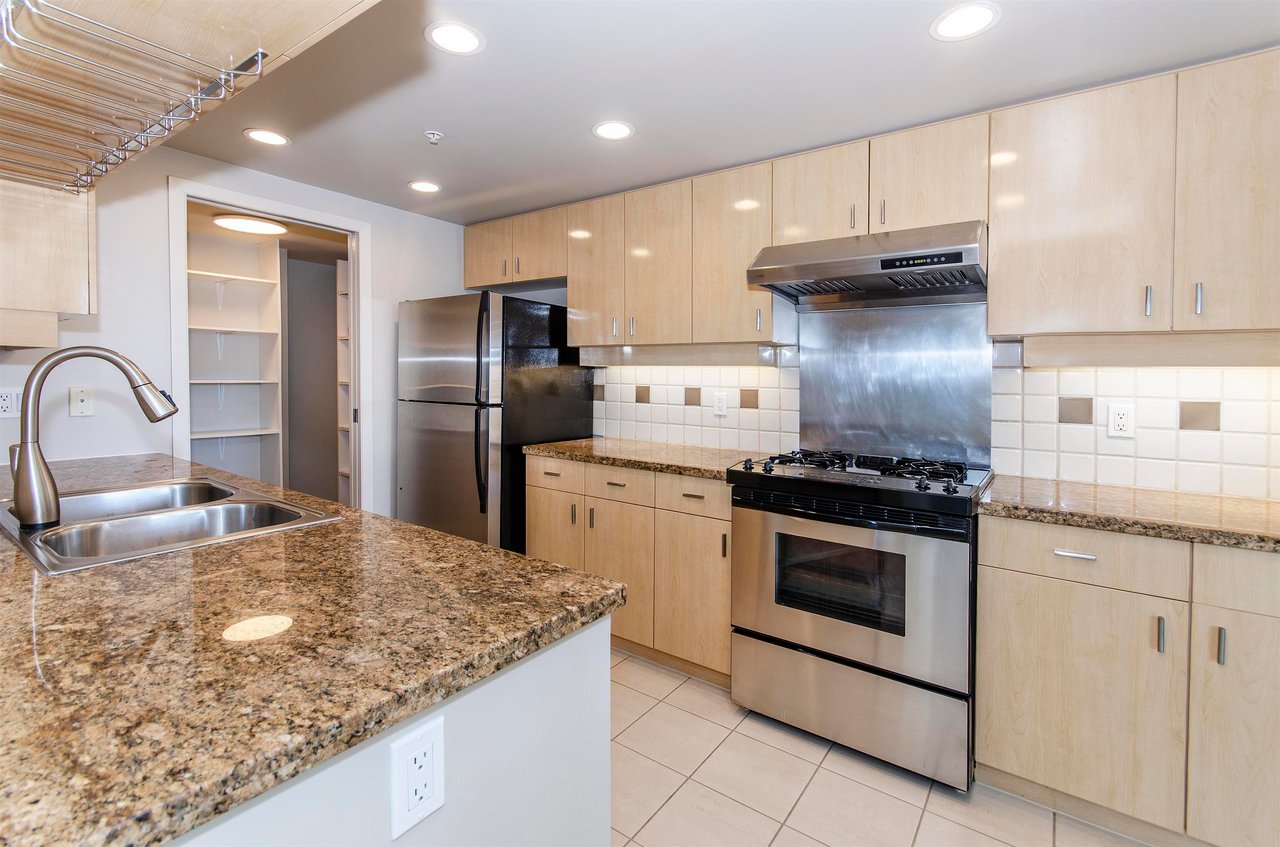 3207-1033 Marinaside Cres