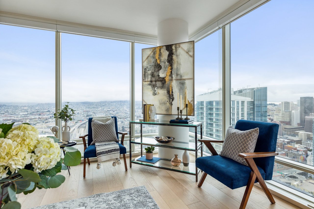 425 1st Street Unit: 4306