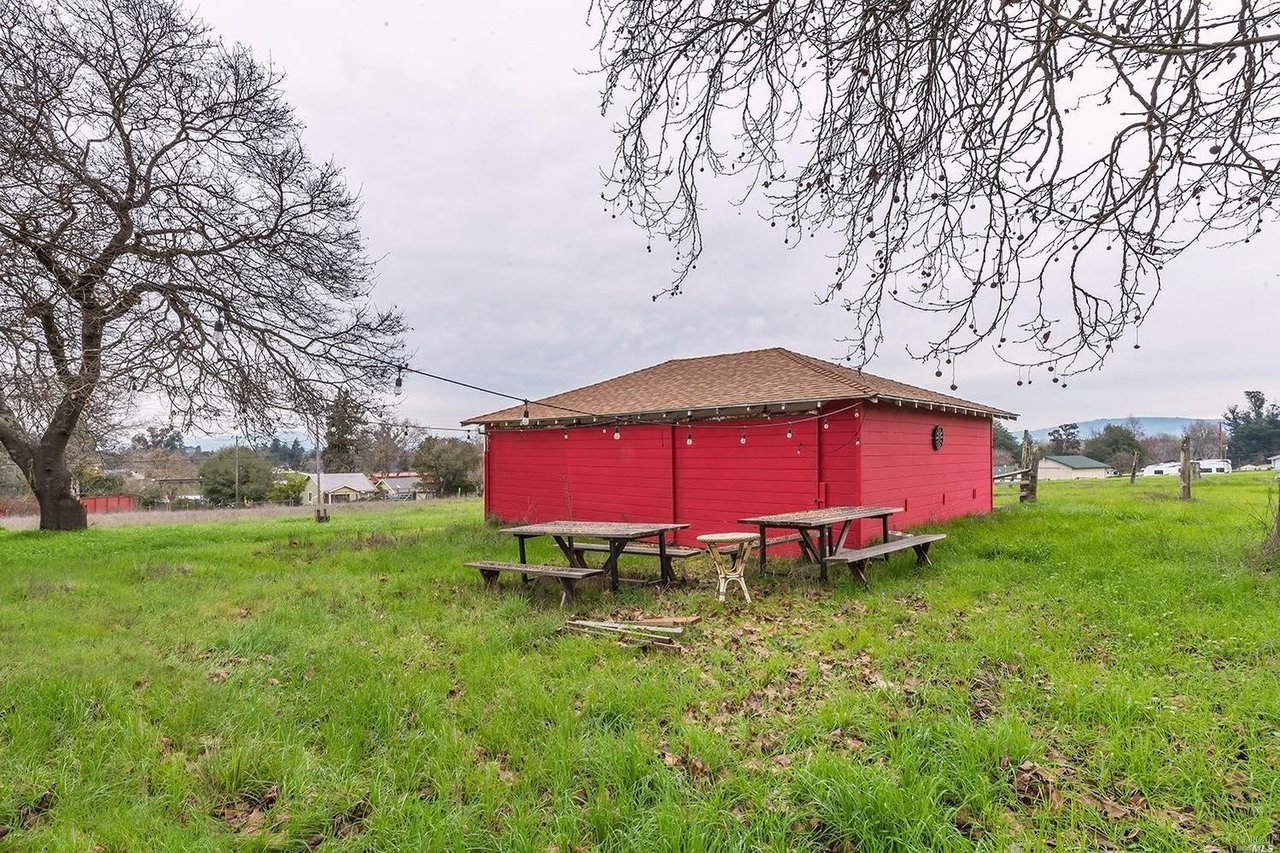 4774 Hessel Rd